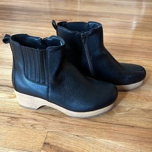 Universal Thread Clog Boots size 9